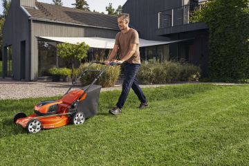 HUSQVARNA LC 142iS met accu en lader Alletuinmachines.nl Afbeelding 4